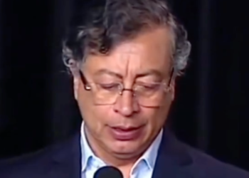 Presidente Petro pidió perdón a familias de jóvenes fallecidos en operación militar